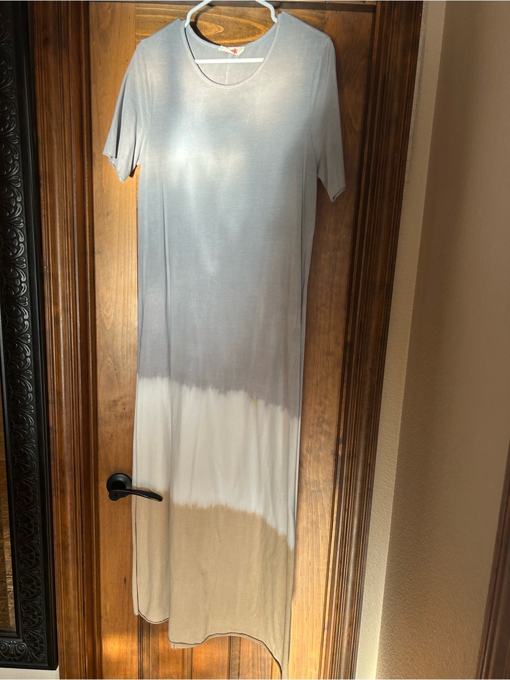 Mazik Ombre Short-Sleeve Maxi Dress in Gray, White & Tan Small stain on front